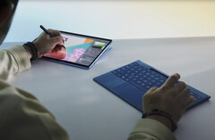 A Microsoft está oferecendo o novo Surface Pro em muito mais SKUs do que seus antecessores. (Fonte da imagem: Microsoft)