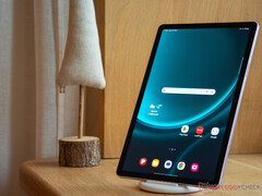 O Galaxy Tab S10 FE deve oferecer aumentos saudáveis de desempenho de CPU e GPU em relação ao Galaxy Tab S9 FE, na foto. (Fonte da imagem: Notebookcheck)