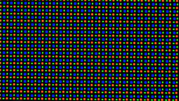 A tela OLED usa uma matriz de subpixel RG/BG que consiste em um diodo de luz vermelha, um azul e dois verdes.