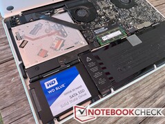 Até mesmo os MacBook Pros mais antigos, como o modelo de 15 polegadas de 2012, permitiam atualizações fáceis para o usuário final.