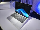 Mãos à obra: O HP EliteBook X G1a com Ryzen AI Pro 9 HX 375 é voltado para usuários avançados que não precisam de uma dGPU (fonte da imagem: Benjamin Herzig)