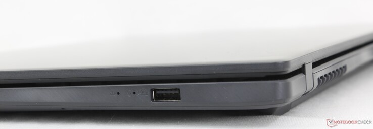 Direito: USB-A 3.2 Gen. 1 (5 Gbps)