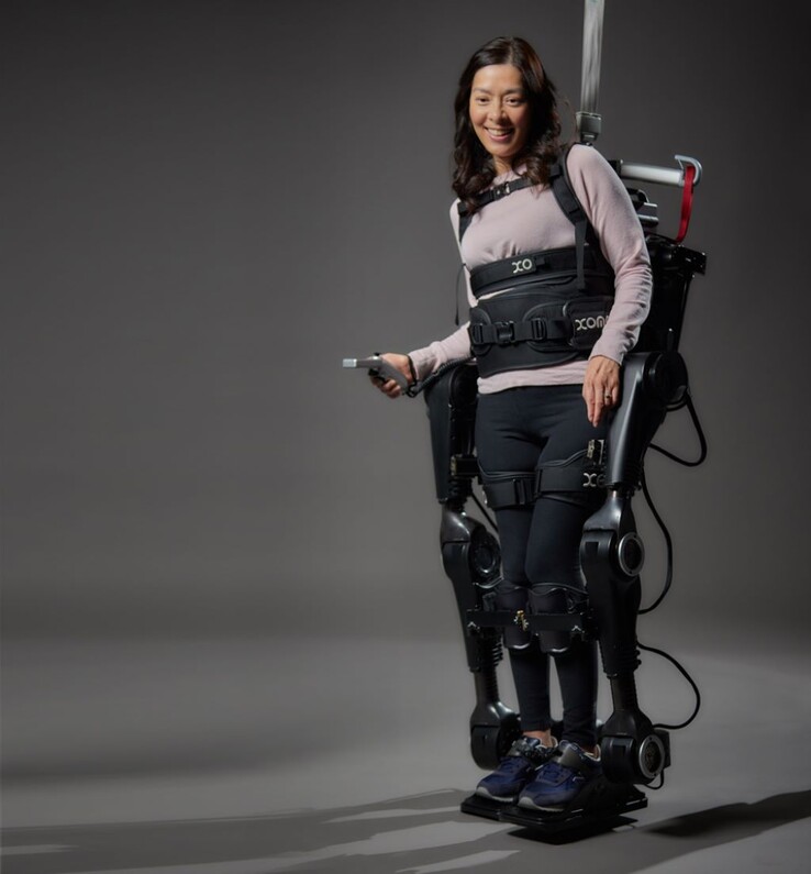 O exoesqueleto XoMotion será usado inicialmente para reabilitação de lesões na medula espinhal no Canadá. (Fonte da imagem: Human in Motion Robotics)