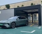 Os carros da NIO vão sozinhos até a estação de troca de baterias (Fonte da imagem: NIO)