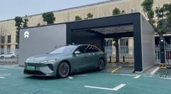 Os carros da NIO vão sozinhos até a estação de troca de baterias (Fonte da imagem: NIO)