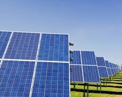 Tempos ensolarados para o setor solar dos EUA, já que a instalação está projetada para atingir 32 GW em 2024 (Fonte da imagem: Zbynek Burival)