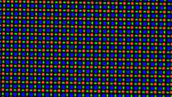 As telas OLED são baseadas em uma matriz de subpixel RGBG que consiste em um diodo emissor de luz vermelho, um azul e dois verdes.