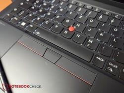 O touchpad e o trackpoint com botões dedicados