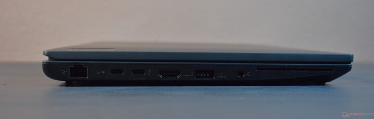 esquerda: RJ45-Ethernet, 2x Thunderbolt 4, HDMI, USB A 3.2 Gen 1, áudio de 3,5 mm, leitor de cartão inteligente