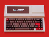O Typeframe PX-88 com a tela em seu estado fechado. (Fonte da imagem: Typeframe)