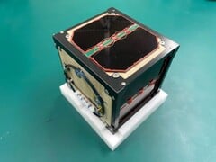 O LignoSat se torna o primeiro satélite de madeira do mundo lançado ao espaço. (Fonte da imagem: Kyoto SIC Human Spaceology Center)