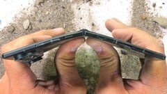 O Samsung Galaxy Z Fold8 Ultra passa diretamente do teste de durabilidade para a desmontagem, apresentando um dano dispendioso na tela.