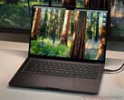 Apple pode ter instalado novos painéis QD-LED dentro de seus MacBook Pros mais recentes. (Fonte da imagem: Notebookcheck)