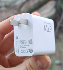 Adaptador de energia do Xiaomi Pad 7 Pro (fonte da imagem: Marcus Herbrich)