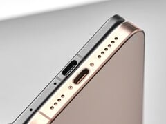 A Oppo compara o Find N5, também conhecido como OnePlus Open 2, com o iPhone 16 Pro, que tem quase o dobro da espessura. (Fonte da imagem: Oppo)