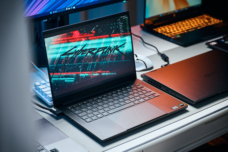 Razer Blade 14 com Cyberpunk 2077.