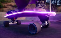 Faixa de luz LED do e-skateboard NALU (Fonte da imagem: Backfire Boards)