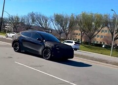 Tesla Model Y &quot;Juniper&quot; flagrado em público nos EUA (Fonte da imagem: Teslaconomics on X)