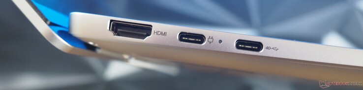 Lado esquerdo: HDMI 2.1, USB-A 3.2 Gen 1 (DisplayPort 1.4, PowerDelivery), USB-C 4.0 (DisplayPort 1.4, PowerDelivery)