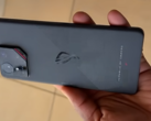 Um vazamento prático do "ROG Phone 9". (Fonte da imagem: K-Tai Watch Impress Japan)