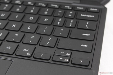 O teclado e o clickpad parecem apertados devido ao formato de 10 polegadas