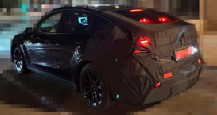 Tesla Model Y Juniper test mule sighting (Fonte da imagem: Billyxxxy/X)