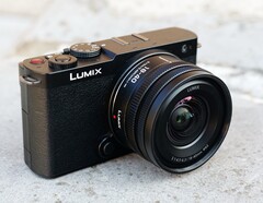 A Panasonic anunciou um kit de zoom mais compacto para a Lumix S9. (Fonte da imagem: Panasonic)