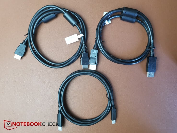 Os cabos HDMI, DisplayPort e USB-C estão incluídos como acessórios