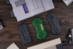 a 8BitDo deu a outro conjunto de controladores uma nova atualização com seu mais recente lançamento &quot;Transparent Series&quot;. (Fonte da imagem: 8BitDo)