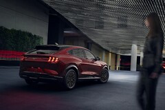 O Ford Mustang Mach-E GT 2024 acomoda cinco passageiros. (Fonte da imagem: Ford)