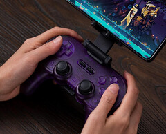 a 8BitDo agora vende a versão Translucent Purple do Pro 2 com joysticks de efeito Hall. (Fonte da imagem: 8BitDo)