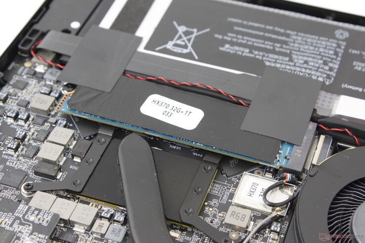 Suporta até um único SSD M.2 PCIe4 x4 NVMe sem dissipador de calor