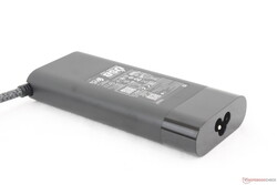 Adaptador CA universal USB-C de 100 W (~13,5 x 6 x 2,3 cm)