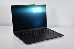 Adições surpreendentes: A Lenovo lança oficialmente mais opções para o ThinkPad X1 Carbon Gen 13 (foto: Laptop Lenovo ThinkPad X1 Carbon Gen 13, fonte da imagem: Benjamin Herzig/Notebookcheck.net)