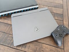 O MSI Vector 16 HX atualiza o poderoso laptop para jogos do 2024 com o hardware mais recente da Intel e da Nvidia. (Na foto acima está o MSI Vector 16 HX da 2024.) (Fonte da imagem: Notebookcheck)