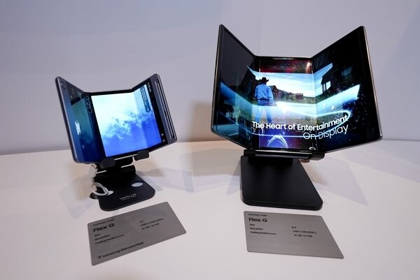 A Samsung Display exibiu o Flex G em dois tamanhos durante a CES 2022. (Fonte da imagem: The Korea Herald)