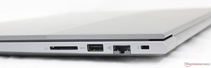 Direito: Leitor de cartão SD, USB-A 3.2 Gen. 1, Gigabit RJ-45, trava Kensington