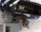 O Modelo Y é o veículo mais seguro nos testes de colisão de 2024 (imagem: IIHS/YT)
