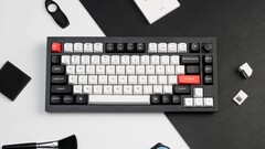 O Keychron Q1 HE preto e branco já está disponível na Best Buy. (Fonte da imagem: Keychron)