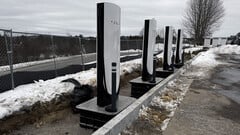 A Tesla instalará ou substituirá os Superchargers mais rapidamente com a nova base de estanqueidade (Fonte da imagem: Ondrej Bacina/X)