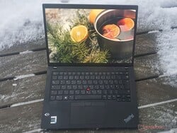 O Lenovo ThinkPad T14s G3 é gentilmente fornecido por