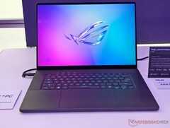 O laptop para jogos ROG Zephyrus G16 da Asus agora vem com uma nova CPU AMD (imagem via Notebookcheck)
