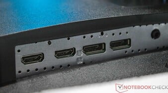 HDMI e DisplayPort na parte traseira