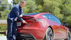 O desempenho do Model 3 supera suas próprias estimativas de alcance (imagem: Top Gear/YT)