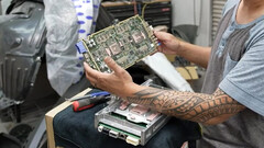 Placa do sistema de computador FSD da Tesla (Fonte da imagem: WSJ)