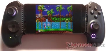 Jogar Sonic the Hedgehog imediatamente se sentiu em casa com o controle Abxylute S9. (Fonte da imagem: Notebookcheck)