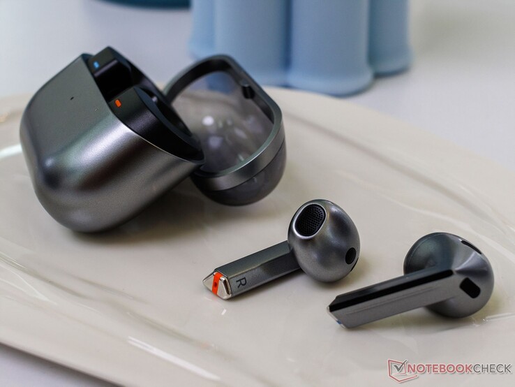 Samsung Galaxy Buds 3 Silver (imagem via Notebookcheck)