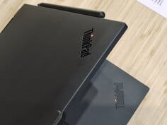 Lenovo ThinkPad T14s 2 em 1 Gen 1 (fonte da imagem: Benjamin Herzig/Notebookcheck.com)