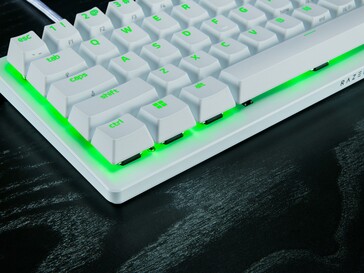 Ângulo lateral do Razer Huntsman V3 Pro Mini branco (Fonte da imagem: Razer PR)