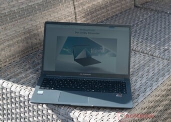 Asus ExpertBook B1 em ambientes externos